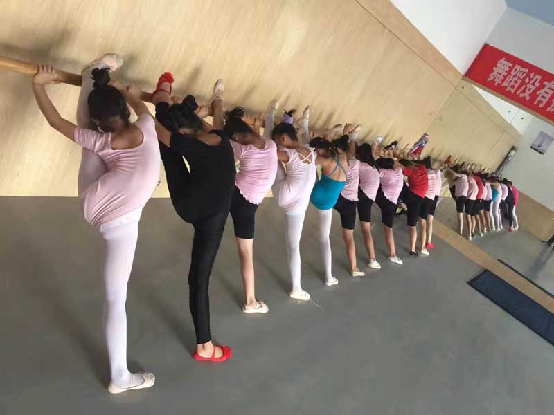 天津舞光十色艺培中心舞蹈室香蕉视频污版免费下载 天津舞光十色艺培中心舞蹈室香蕉视频污版免费下载